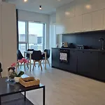 Towarowa 39 New York Apartment, Free Parking, Air-conditioning, Self Check-in 24h ポズナン