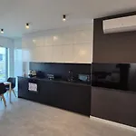 アパート Towarowa 39 New York Apartment, Free Parking, Air-conditioning, Self Check-in 24h ポズナン