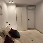 Towarowa 39 New York Apartment, Free Parking, Air-conditioning, Self Check-in 24h アパート ポズナン