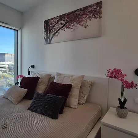 アパート Towarowa 39 New York Apartment, Free Parking, Air-conditioning, Self Check-in 24h ポズナン