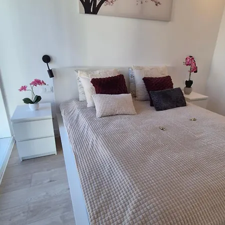 Towarowa 39 New York Apartment, Free Parking, Air-conditioning, Self Check-in 24h Διαμέρισμα Πόζναν