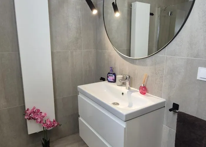 Towarowa 39 New York Apartment, Free Parking, Air-conditioning, Self Check-in 24h アパート *