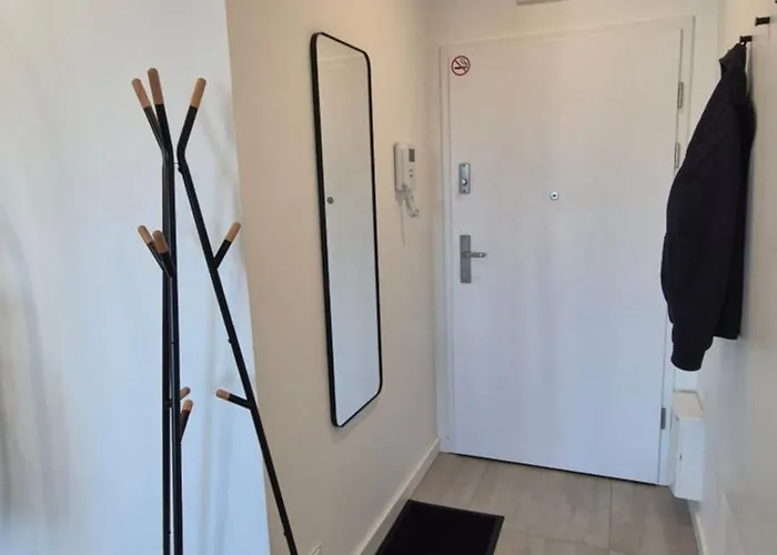 Towarowa 39 New York Apartment, Free Parking, Air-conditioning, Self Check-in 24h アパート *